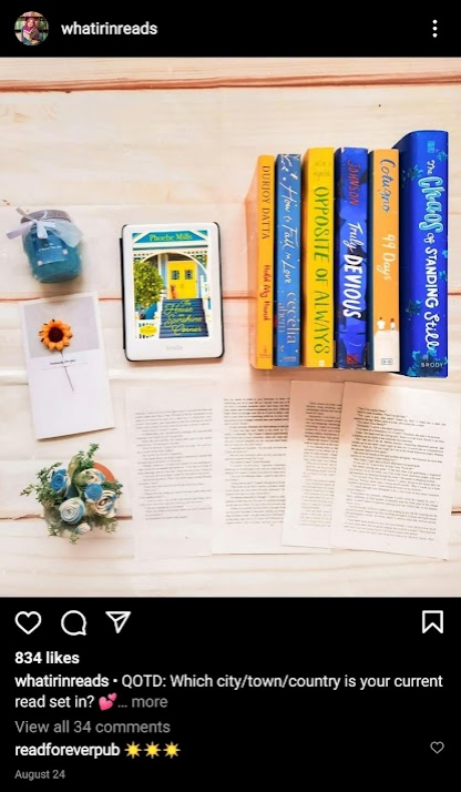 en instagram influencer, der stiller spørgsmål til engagement