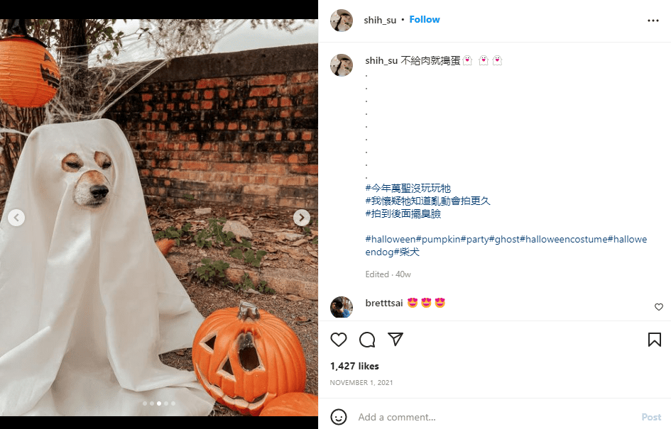 Maacht e grujeleg Geeschterkostüm an engem Social Media Post fir Halloween