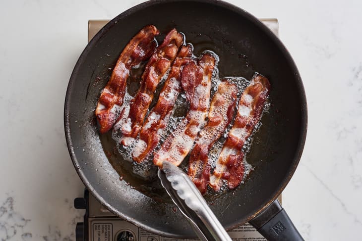 nástroje na vaření slaniny