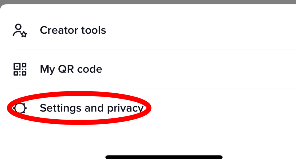 Ga naar instellingen en privacy op tiktok