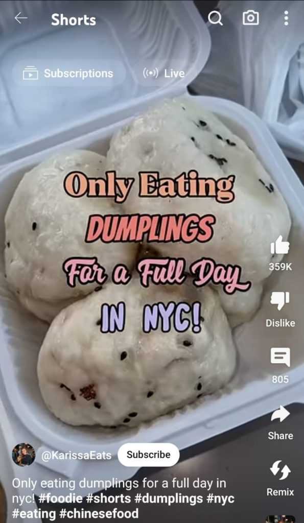 Un cortometraggio su YouTube di un food vlogger