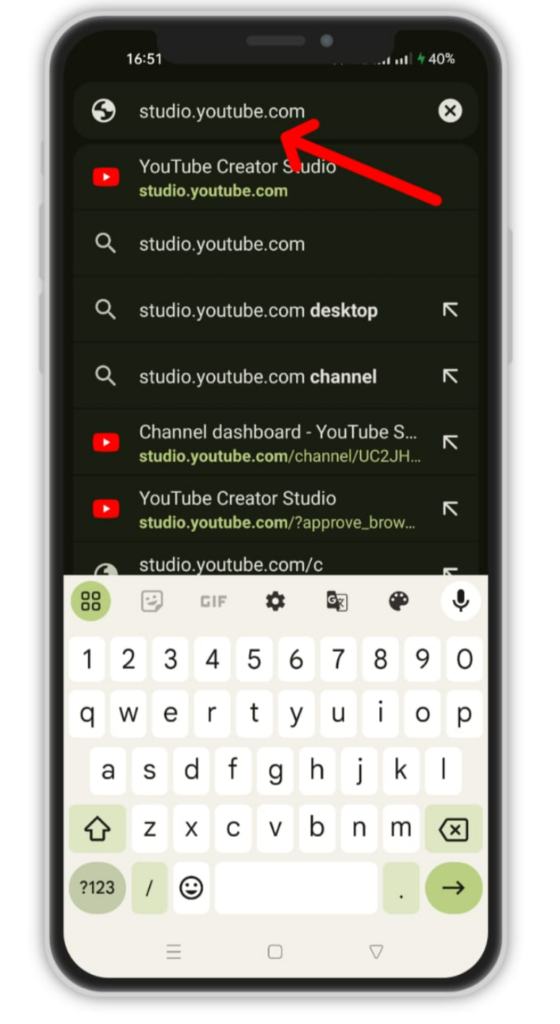Se deschide YouTube Studio pe browser