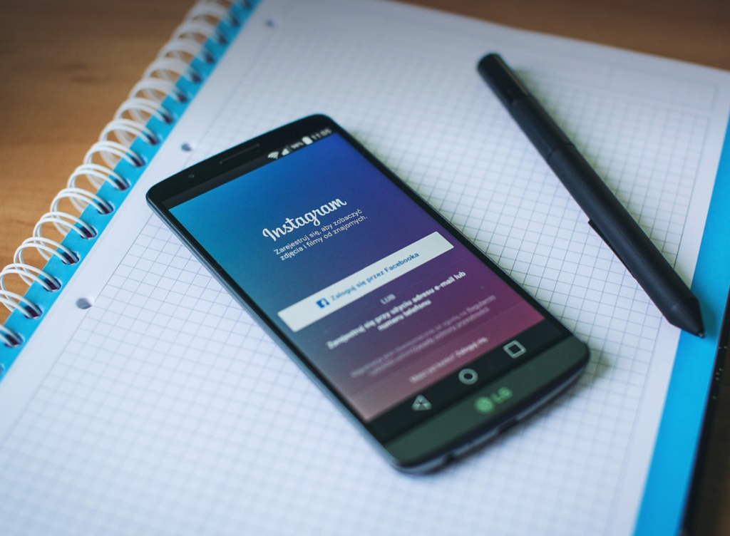 Akıllı telefondan Instagram'a giriş
