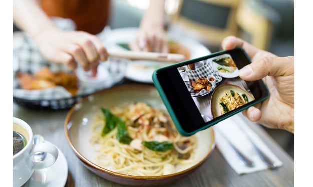 Promote Restaurant on Instagram through influencers